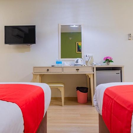 Hotel 101 Permas Jaya Джохор-Бару Экстерьер фото