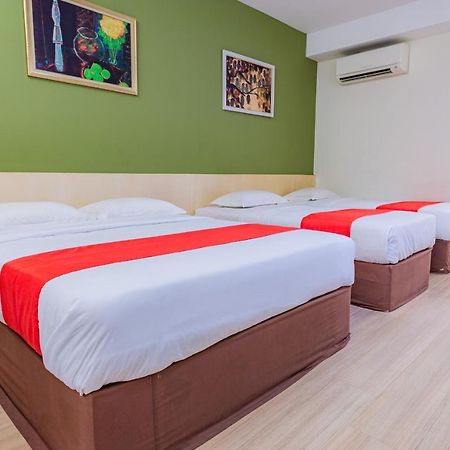 Hotel 101 Permas Jaya Джохор-Бару Экстерьер фото