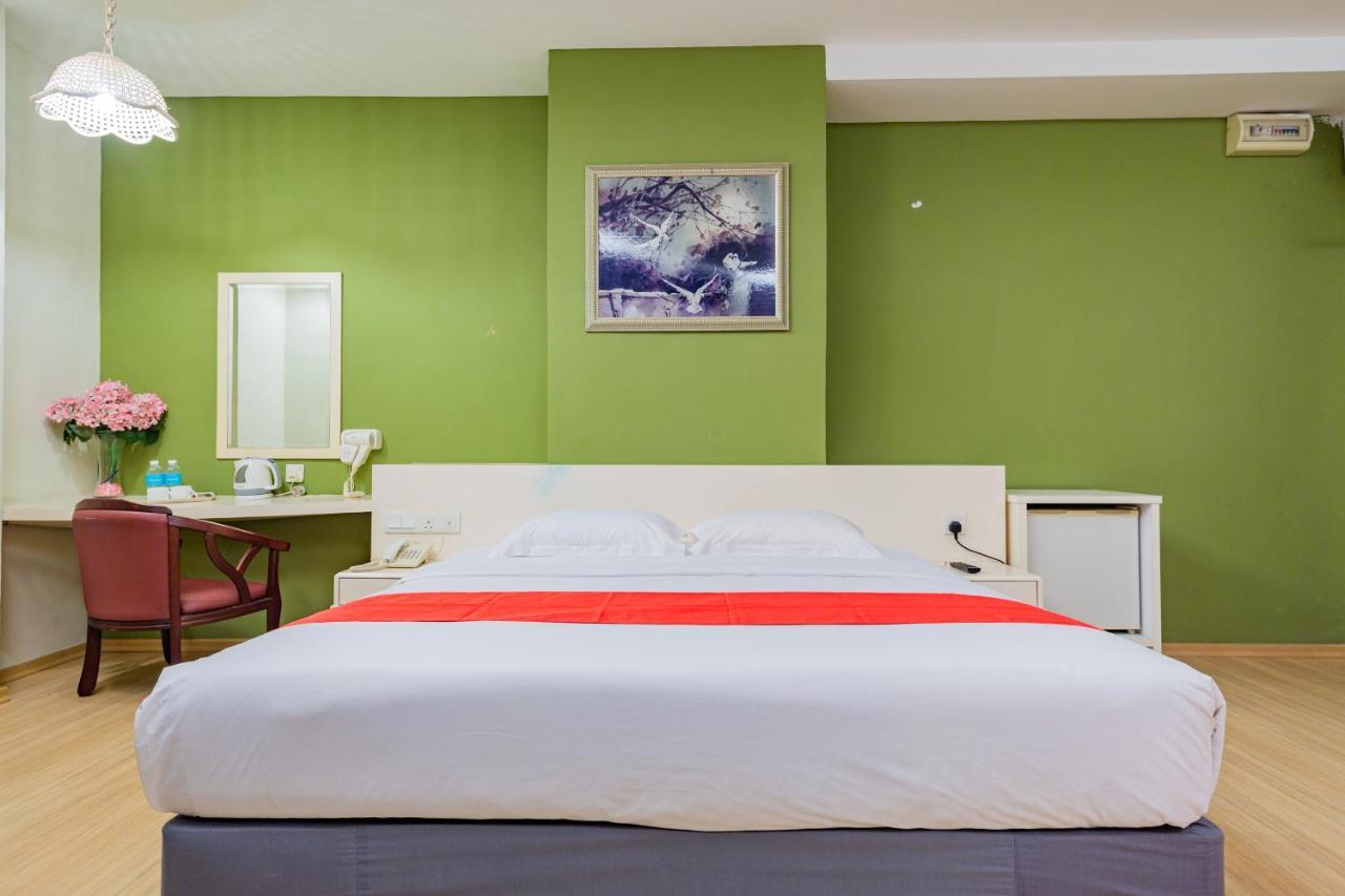 Hotel 101 Permas Jaya Джохор-Бару Экстерьер фото